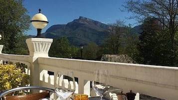 Der serveres frokost, aftensmad og franske retter