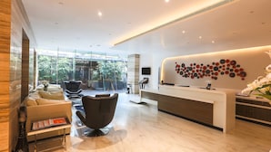 Lobby-lounge