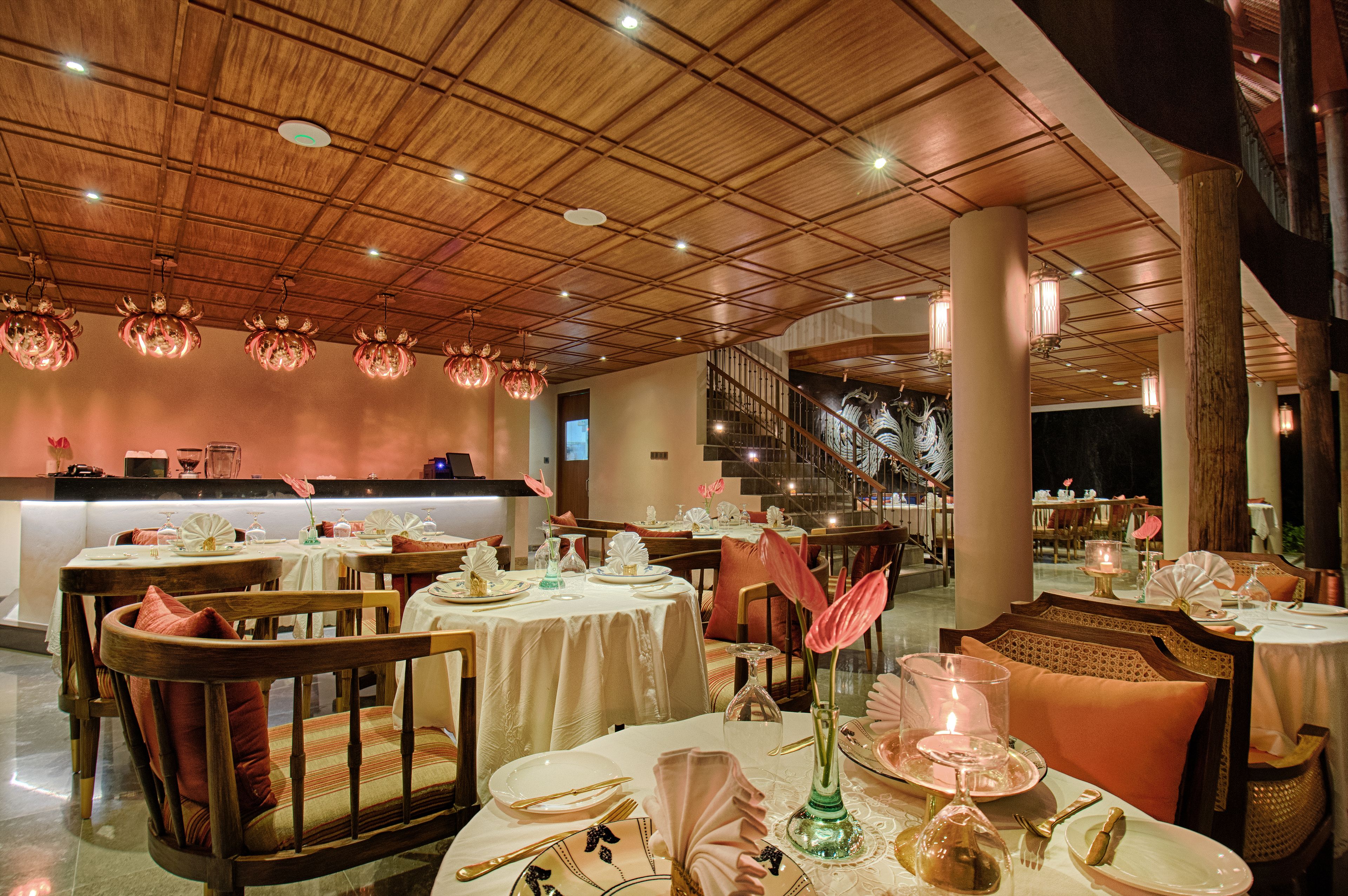 breakfast, lunch, dinner served; international cuisine