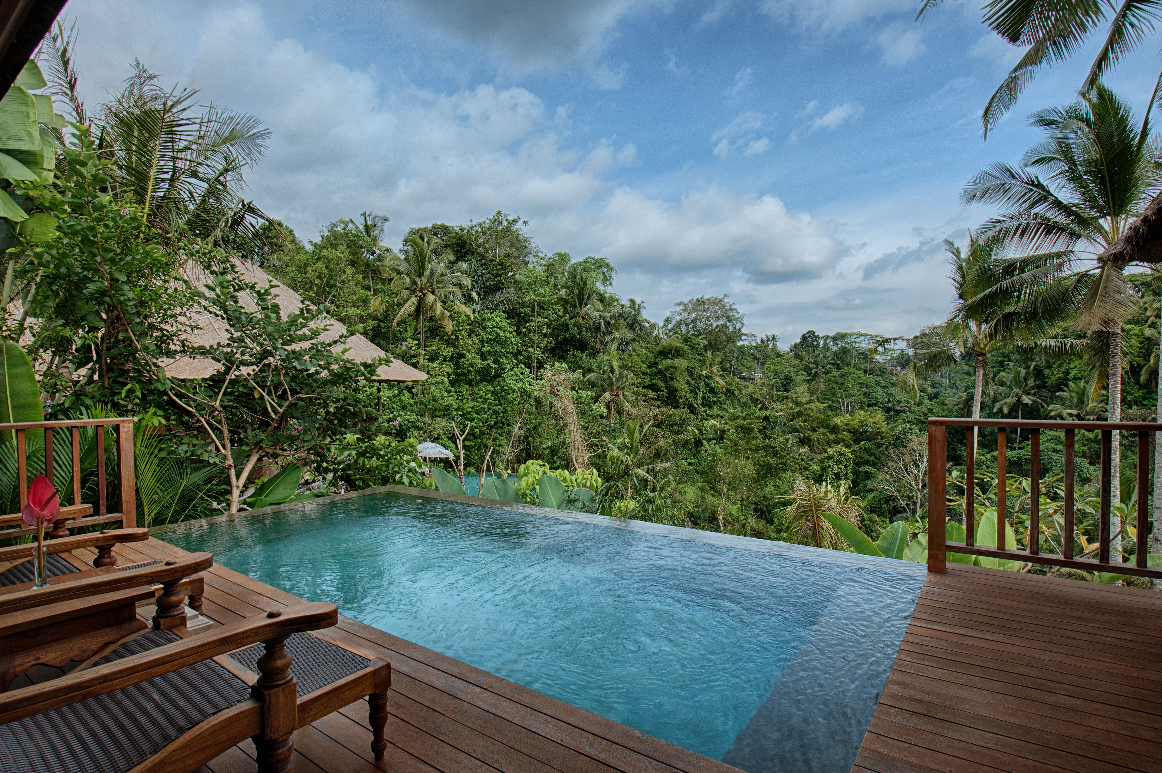 Kolam renang infinity