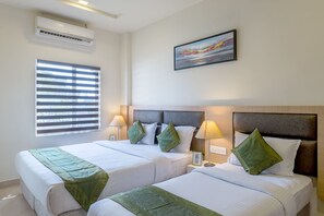 Quarto casal luxo | Escrivaninha, Wi-Fi de cortesia