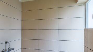 Deluxe Double Room | Bathroom | Shower, free toiletries, towels, soap