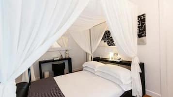 Deluxe Apartment | In-room safe, desk, iron/ironing board, WiFi (free)
