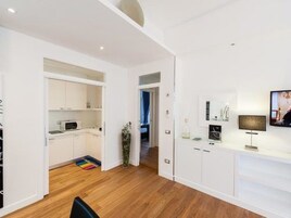 Superior Apartment | In-room safe, desk, iron/ironing board, free WiFi