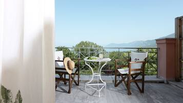 Habitación con 2 camas individuales, vistas al mar (1st floor) | Terraza o patio