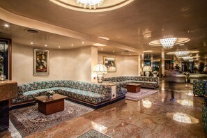 Coin salon dans le hall