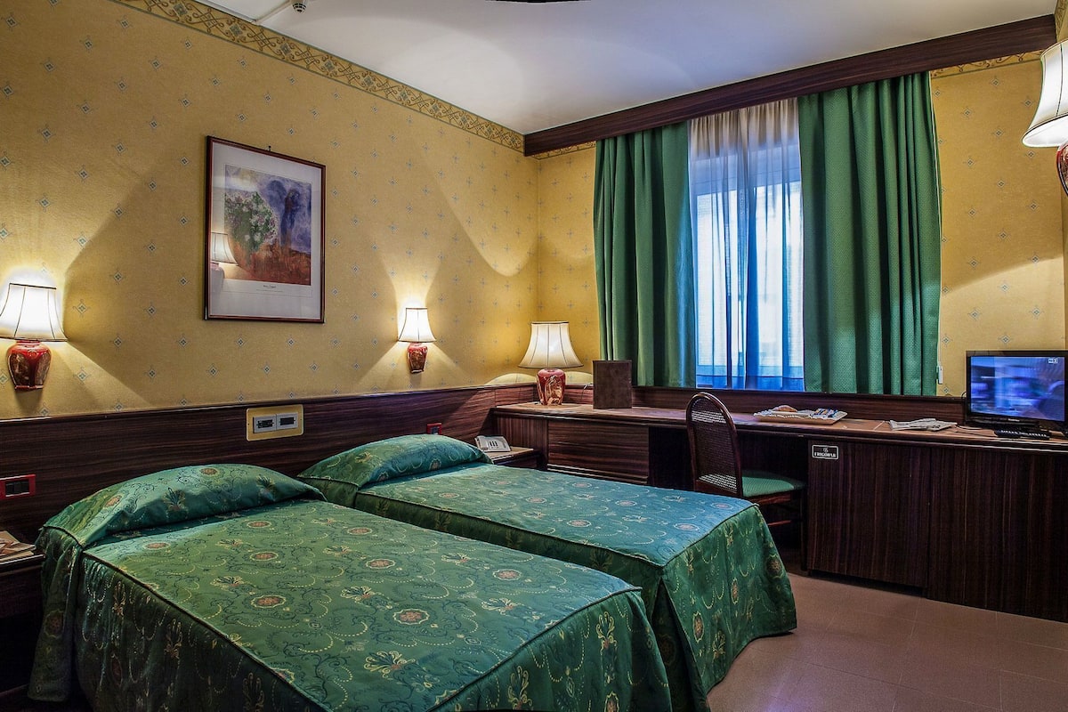 Minibar, in-room safe, desk, free WiFi