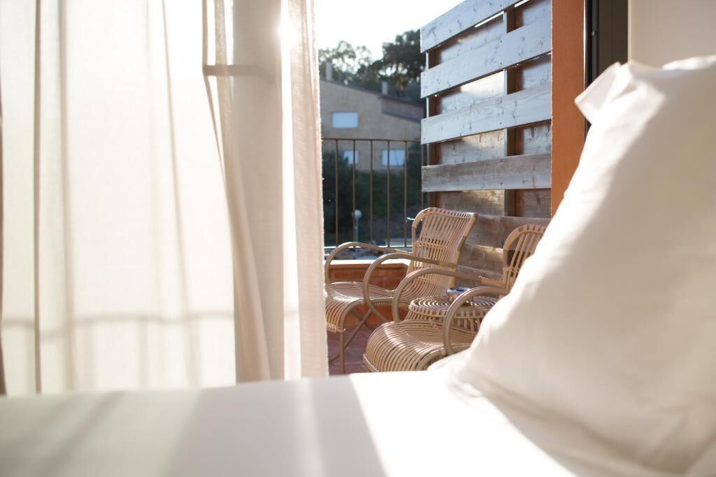 Escritorio, cortinas blackout, wifi gratis y ropa de cama 