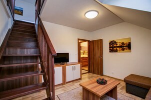 Family Duplex, 2 Bedrooms, Kitchen, Mountain View | 1 bedroom, in-room safe, desk, soundproofing