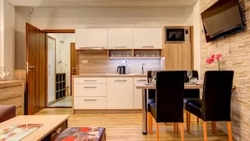 Standard Duplex, 2 Bedrooms, Kitchen, Hill View | Private kitchen | Fridge, microwave, stovetop, coffee/tea maker