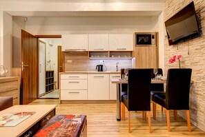 Standard Duplex, 2 Bedrooms, Kitchen, Hill View | Private kitchen | Fridge, microwave, stovetop, coffee/tea maker - Apartmány TRI STUDNIČKY (Demanovska Dolina)