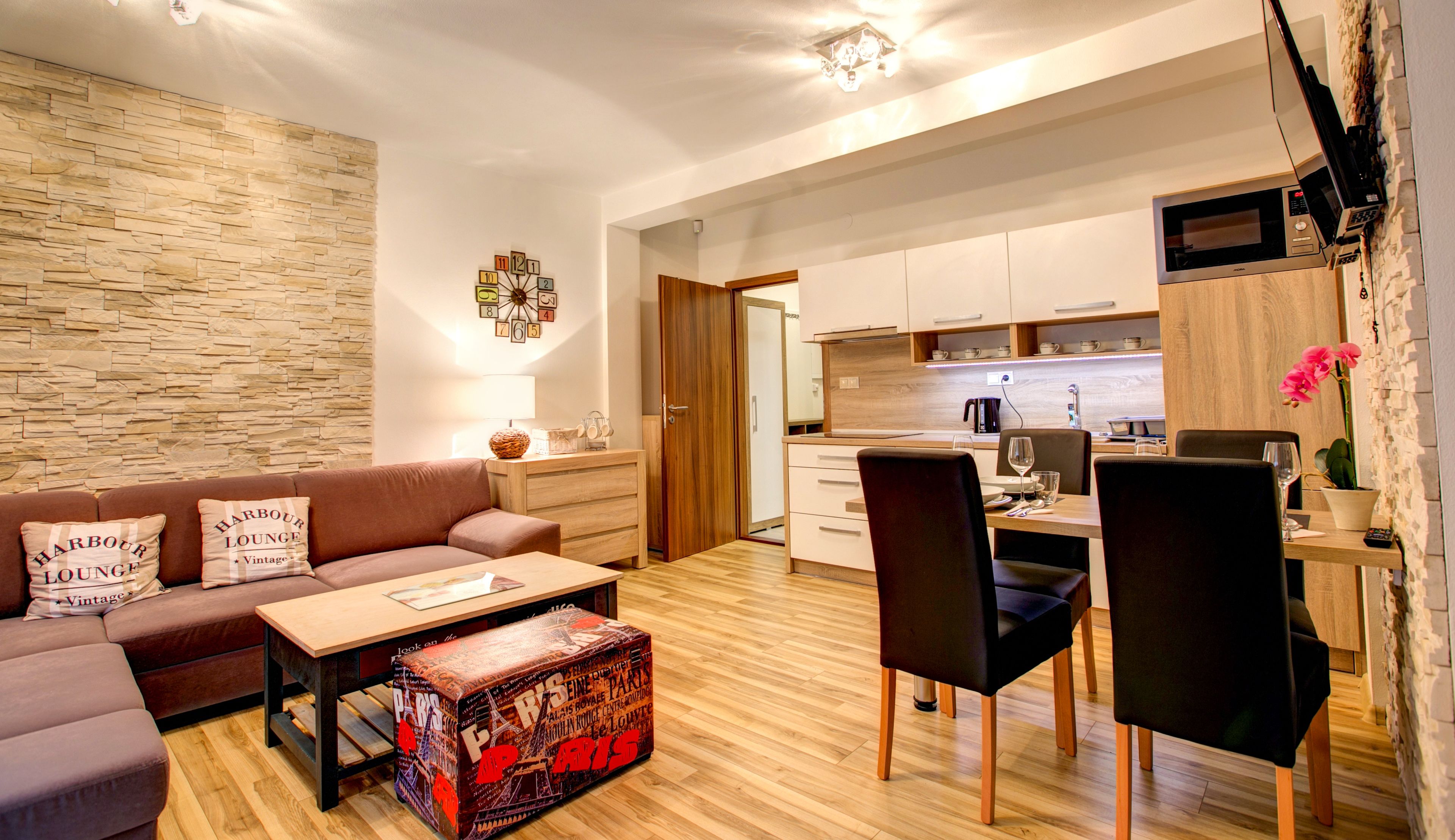 Duplex standard, 2 quartos, cozinha, vista para a colina | Área de estar | TV de tela plana