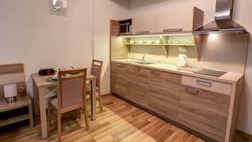 Standard Studio Suite, 1 Bedroom, Balcony, Hill View | 1 bedroom, in-room safe, desk, soundproofing