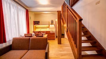 Family Duplex, 2 Bedrooms, Kitchen, Mountain View | 1 bedroom, in-room safe, desk, soundproofing