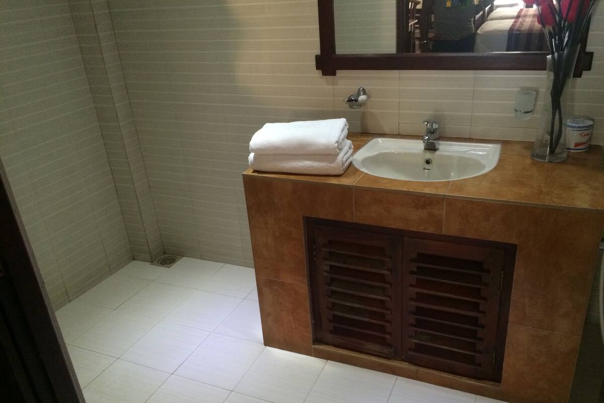 Standard Double Room | Badezimmer