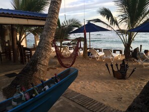 Plage à proximité, chaises longues, parasols, pêche sur place