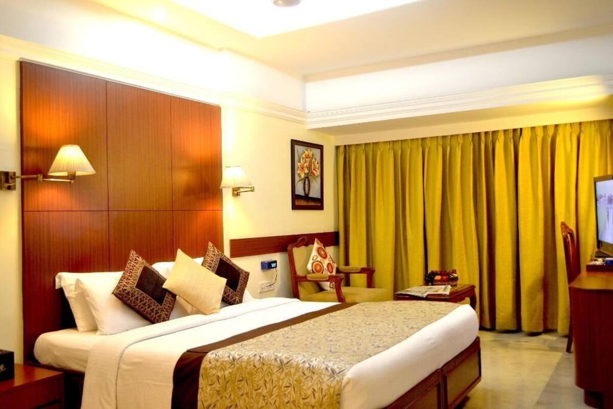 In-room safe, desk, blackout drapes, soundproofing