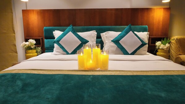 Habitación Deluxe | Caja de seguridad en la habitación, escritorio y cortinas blackout 