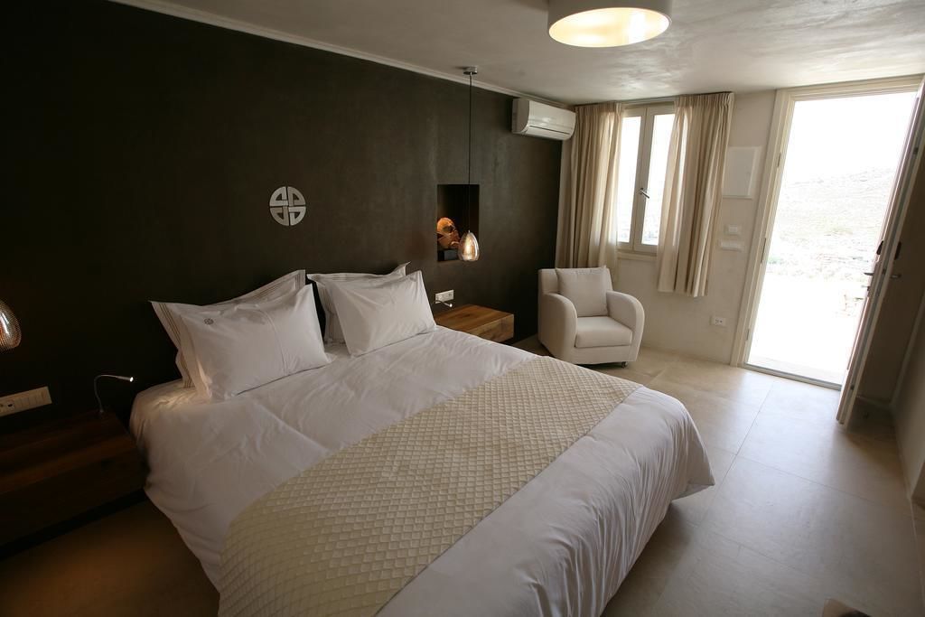 superior suite, hot tub (helios) | 1 bedroom, in-room safe, soundproofing, free wifi