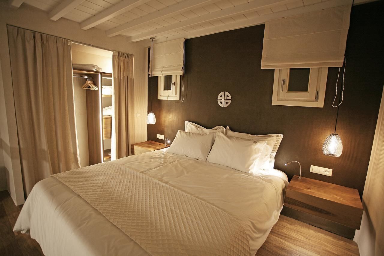 superior suite, hot tub (helios) | 1 bedroom, in-room safe, soundproofing, free wifi