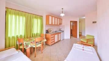 1 bedroom, in-room safe, desk, iron/ironing board