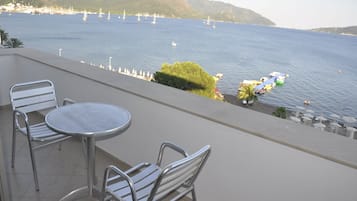 Kamar Double atau Twin Standar | Balkon