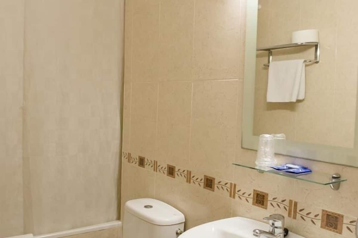 twin room | bathroom | free toiletries, hair dryer, bidet, towels
