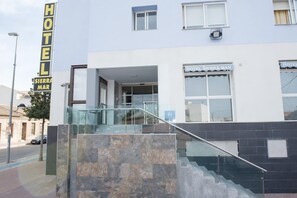 숙박 시설 입구