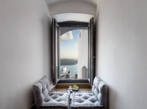 Dream Cave Suite | In-room safe, desk, soundproofing, iron/ironing board