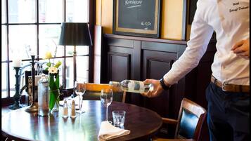 Breakfast, lunch, dinner served; international cuisine