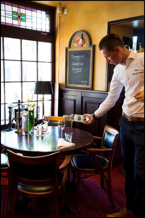 Breakfast, lunch, dinner served; international cuisine - Hotel Duhoux Leeuwarden (Wirdum)