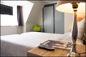 Comfort Double Room | Desk, iron/ironing board, free cots/infant beds, free WiFi - Hotel Duhoux Leeuwarden (Wirdum)