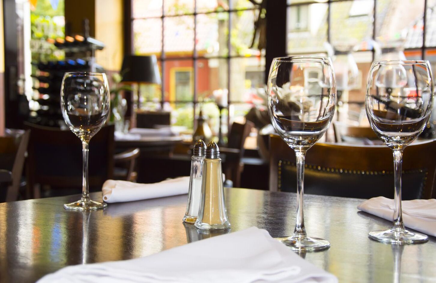 breakfast, lunch, dinner served; international cuisine