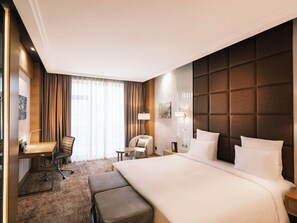 Standard Room, 1 King Bed | Premium bedding, minibar, in-room safe, desk - Mövenpick Winter Park Baku (Baku)