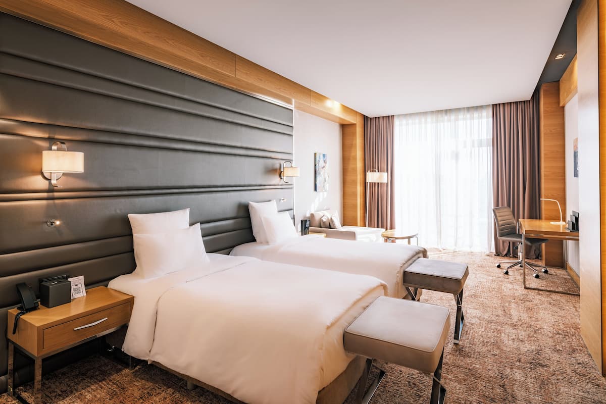 Deluxe-Zimmer, 2 Einzelbetten | Hochwertige Bettwaren, Minibar, Zimmersafe, Schreibtisch