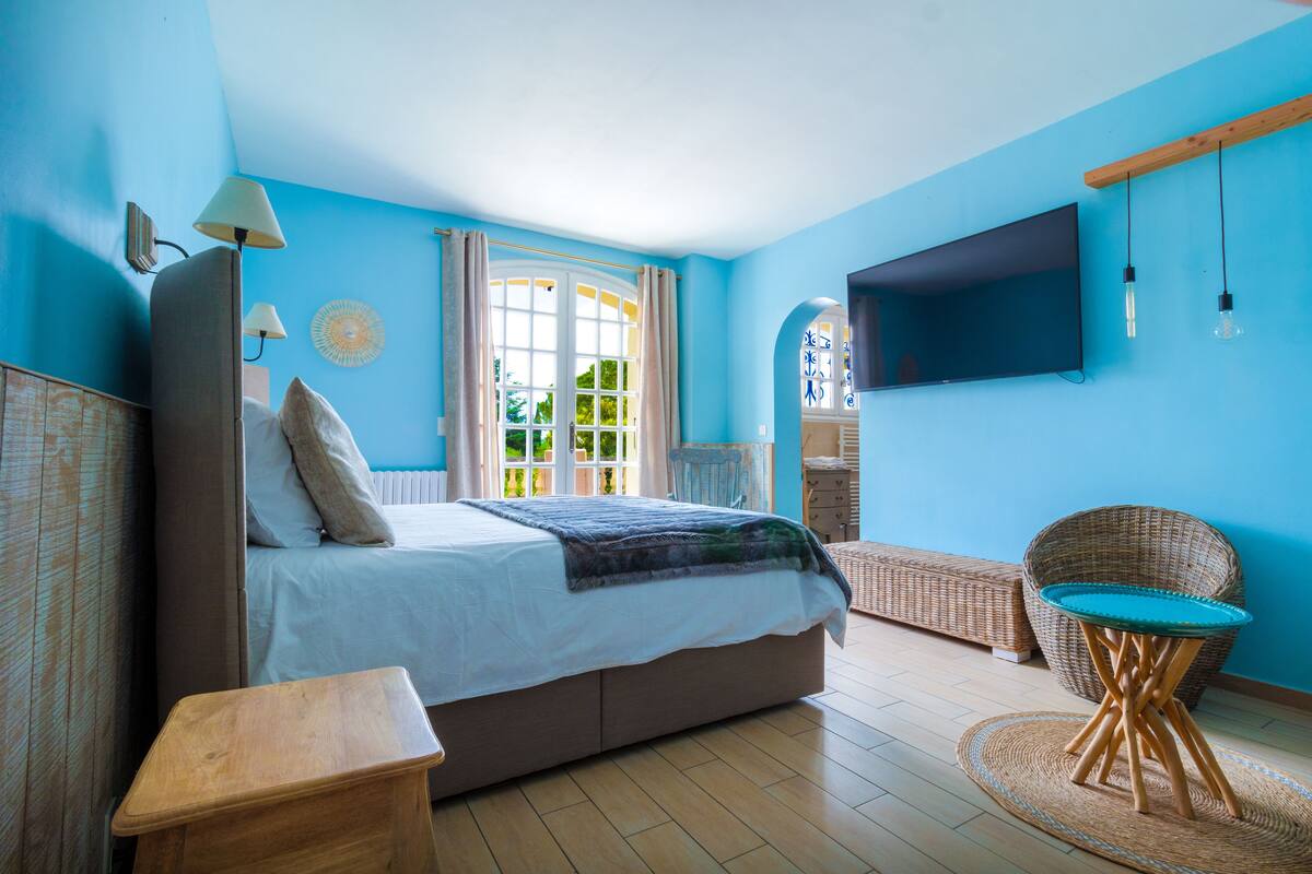 Select Comfort beds, free minibar items, in-room safe