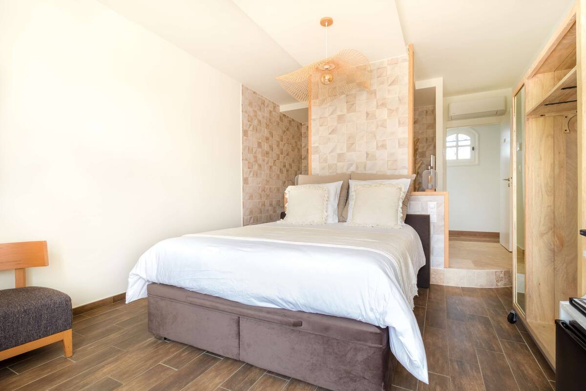 Select Comfort beds, free minibar items, in-room safe