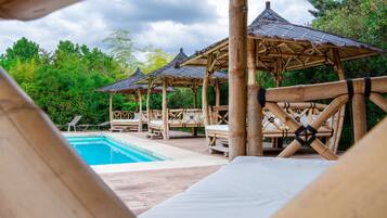 Seasonal outdoor pool, free pool cabanas