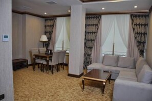 Suite | Minibar, in-room safe, desk, cribs/infant beds - Joyy Hotel & Spa (Baku)