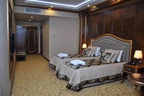 Standard Twin Room | Minibar, in-room safe, desk, cots/infant beds - Joyy Hotel & Spa (Baku)