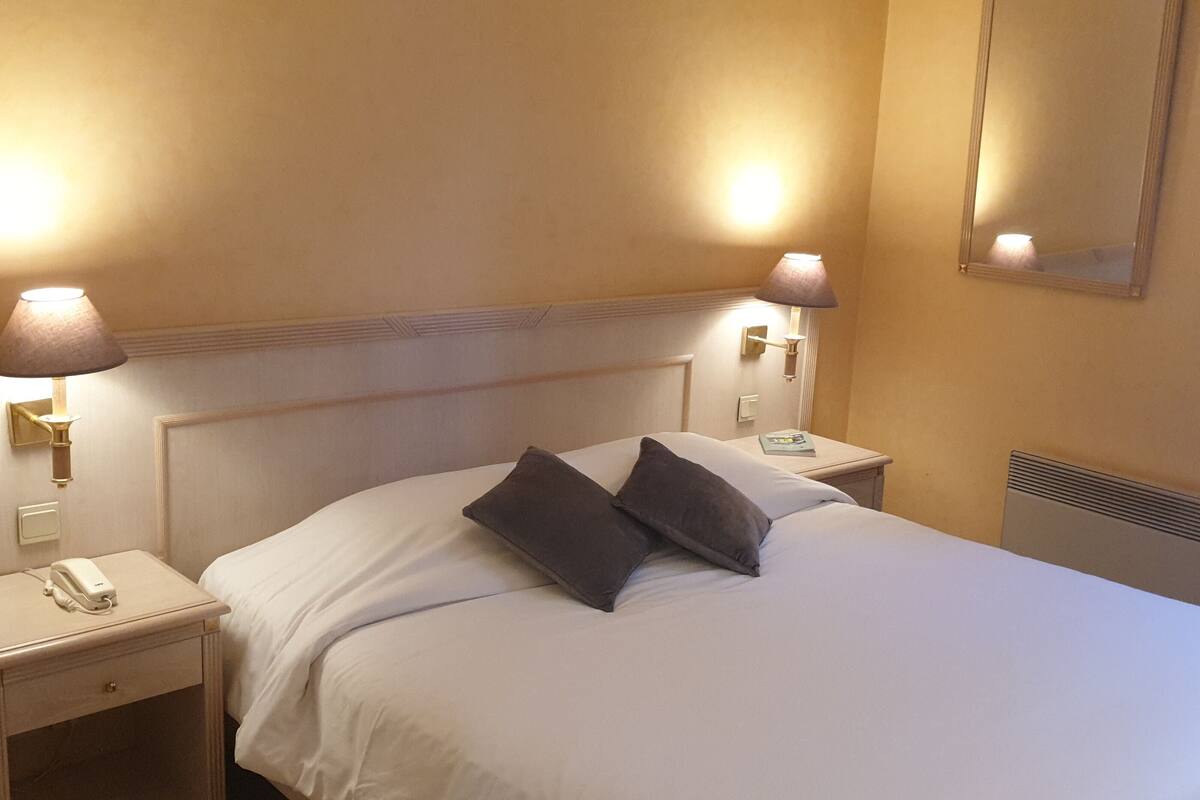 standard double room, garden area | 1 bedroom, individually decorated, desk, laptop workspace