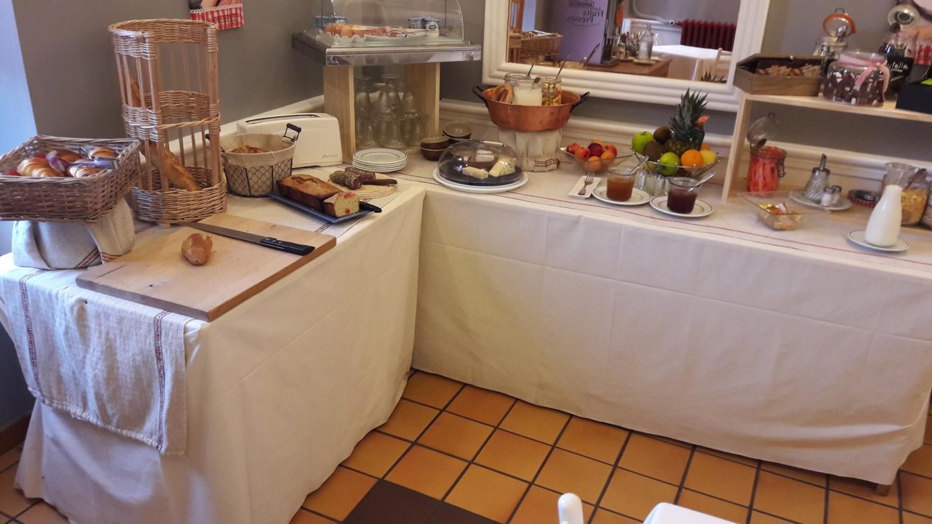 breakfast, lunch, dinner served; regional cuisine, al fresco dining