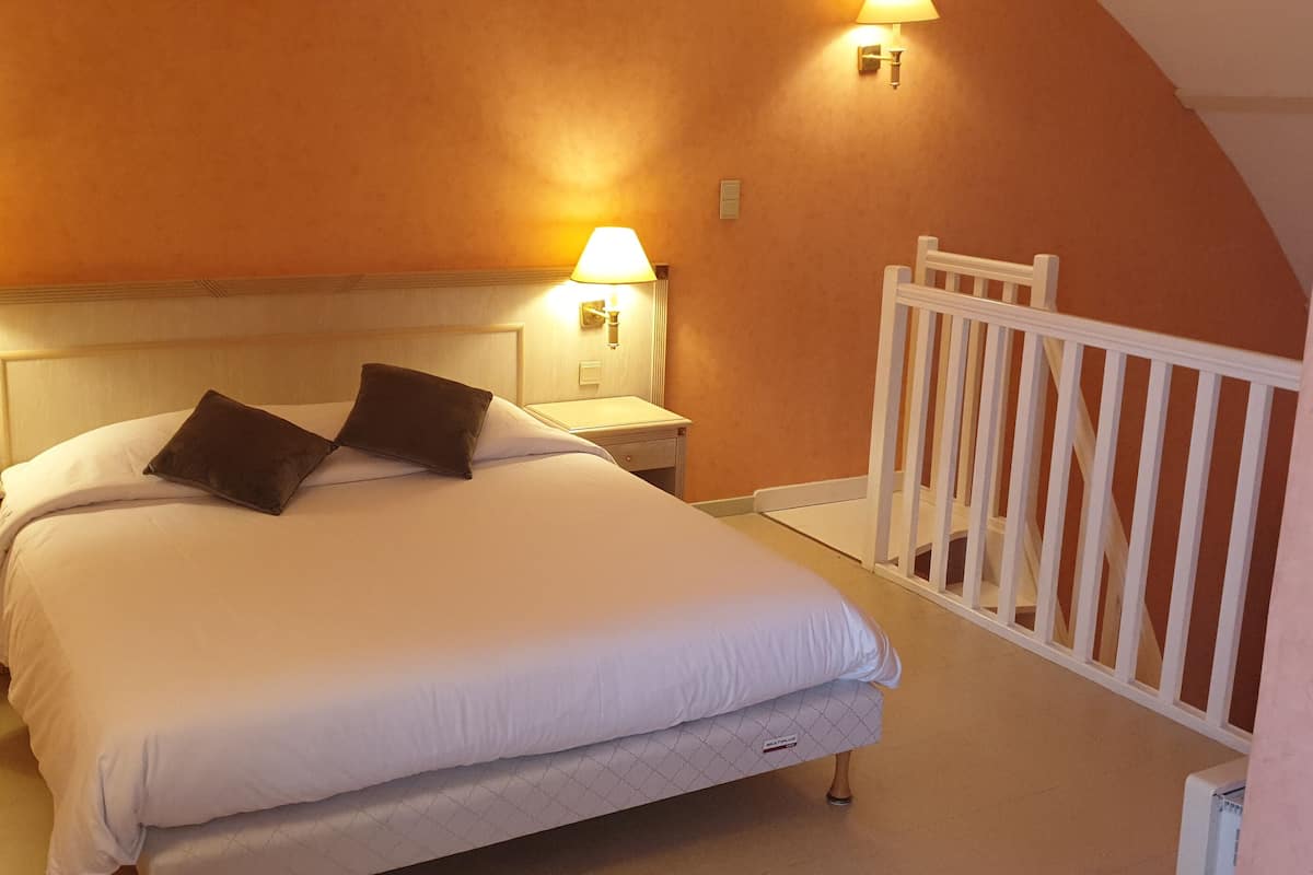 standard quadruple room, garden area | 1 bedroom, individually decorated, desk, laptop workspace