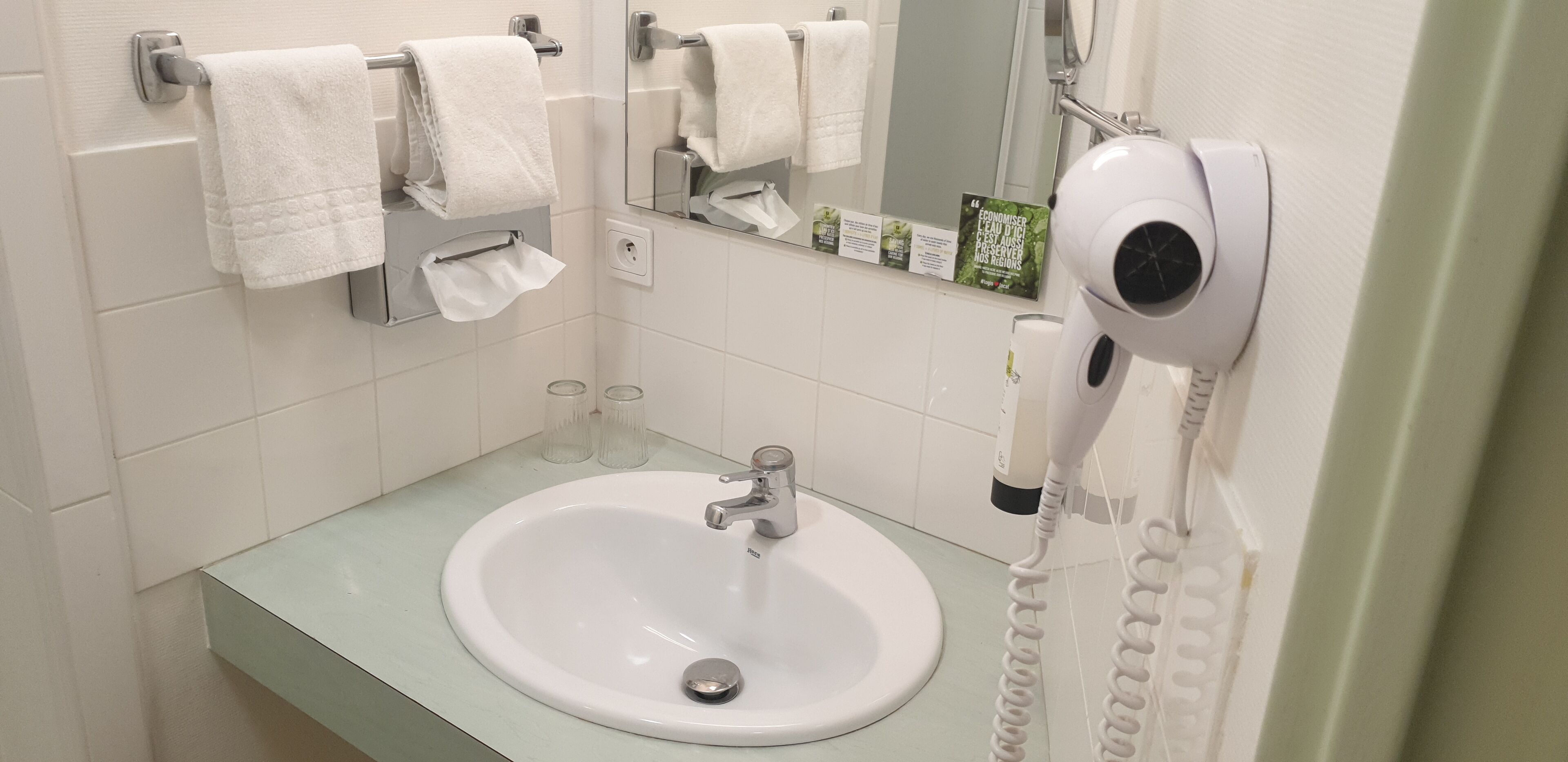 rainfall showerhead, hair dryer, towels