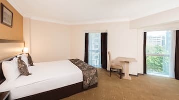 Standardzimmer | Minibar, Zimmersafe, Schreibtisch, schallisolierte Zimmer