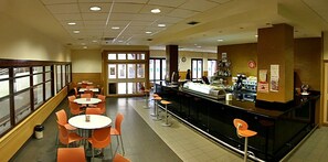 Bar (on property) - Albergue Trinkete Etxea - Hostel (Lekeitio)