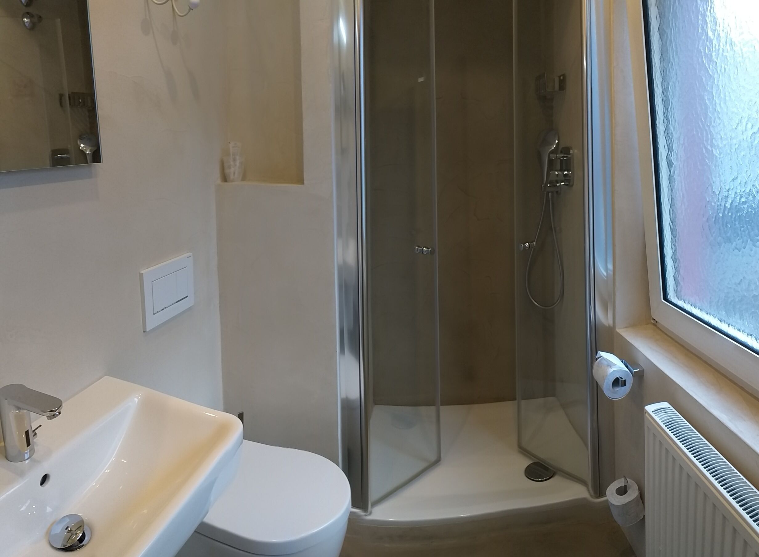 classic double room | bathroom shower