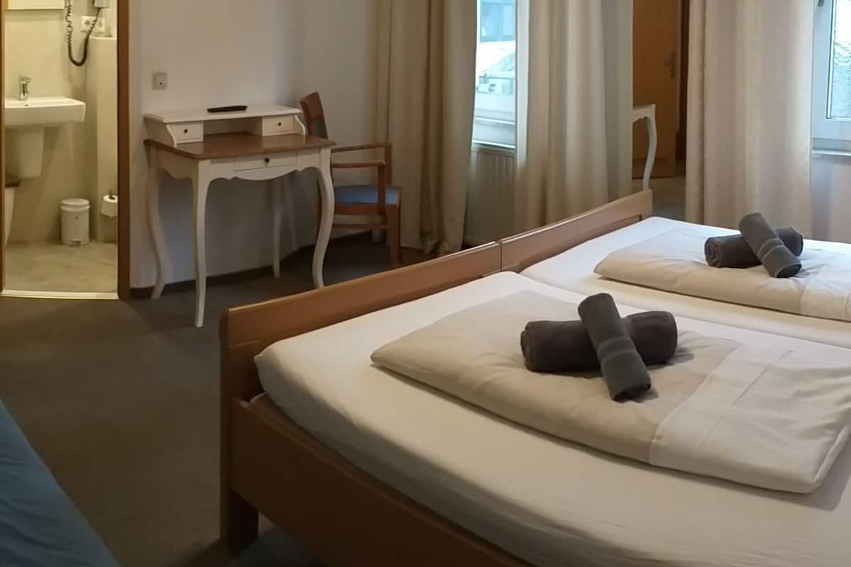 Hypo-allergenic bedding, minibar, in-room safe, desk