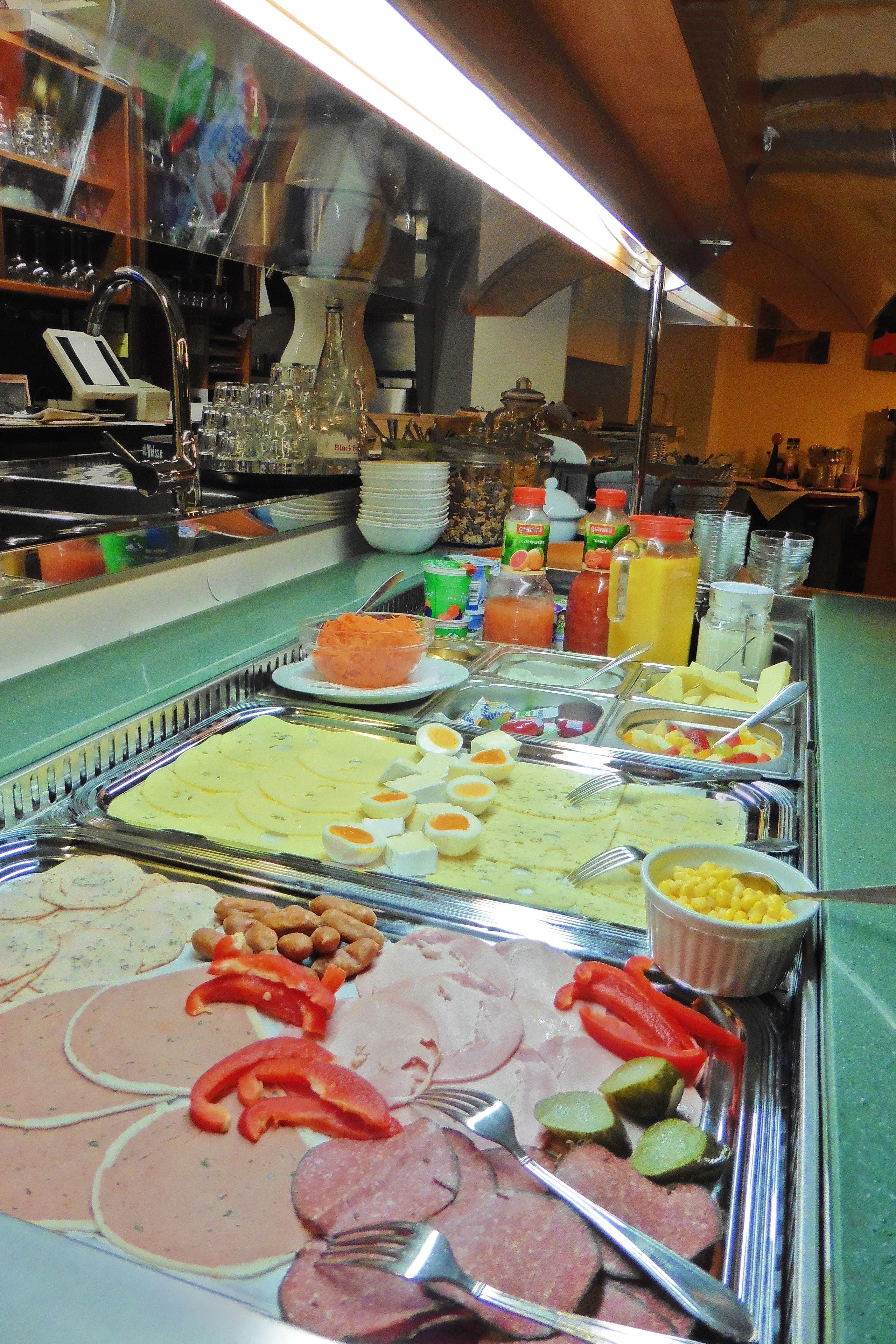 free daily continental breakfast