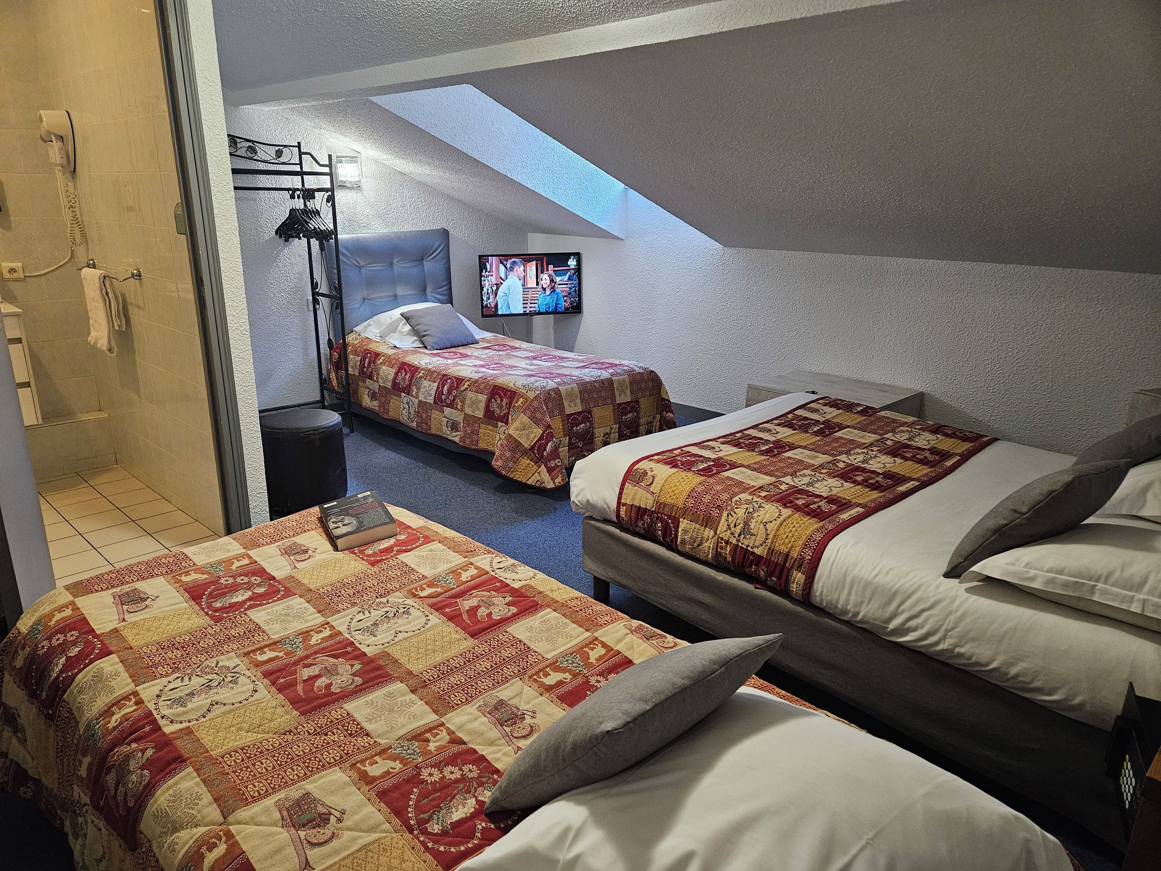 standard quadruple room | desk, blackout curtains, rollaway beds, free wifi